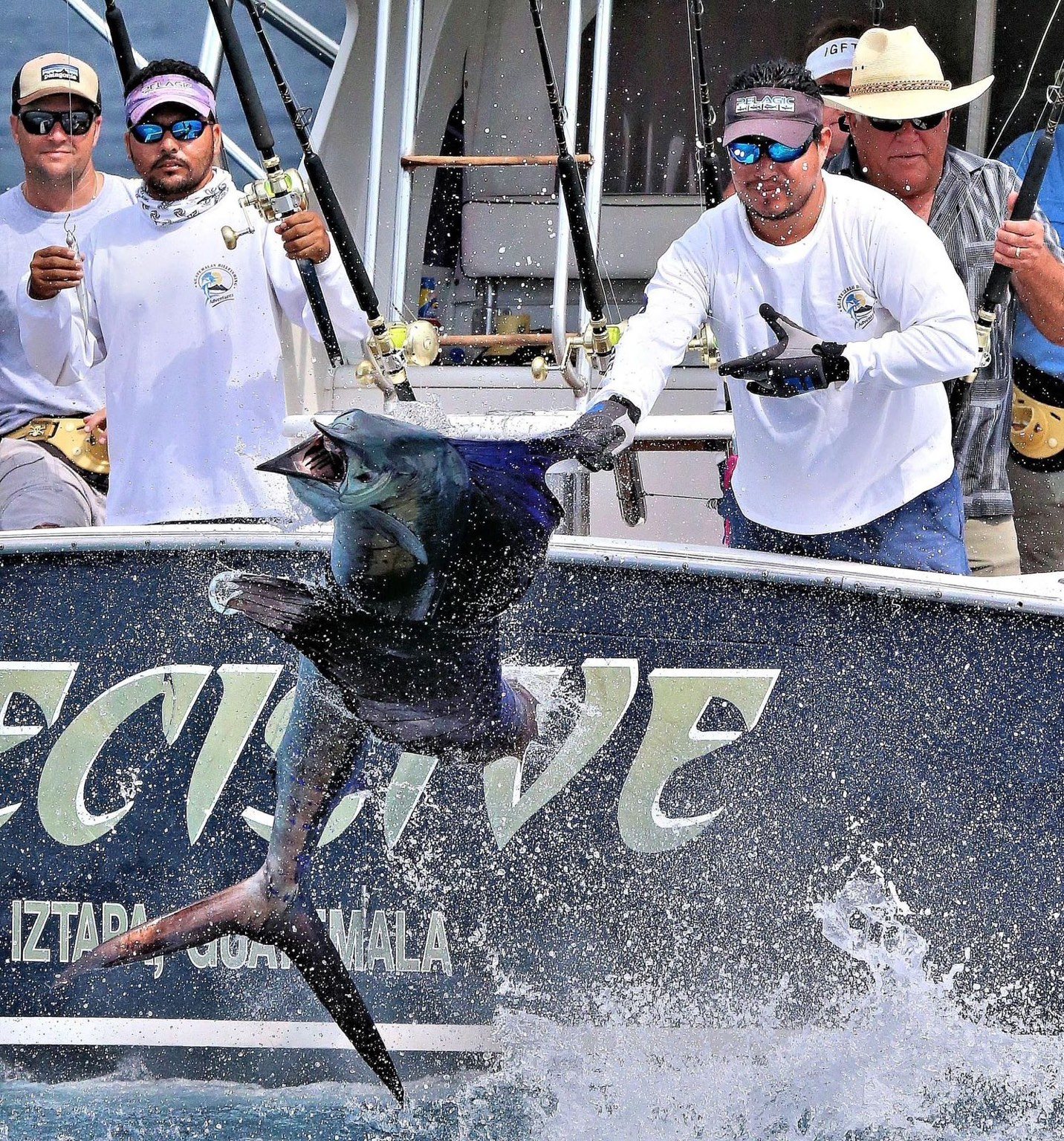 GBA crew releasing a blue marlin alongside Decisive