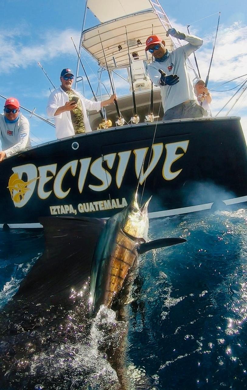 Marlin alongside the 40-foot Gamefisherman Decisive in Guatemala