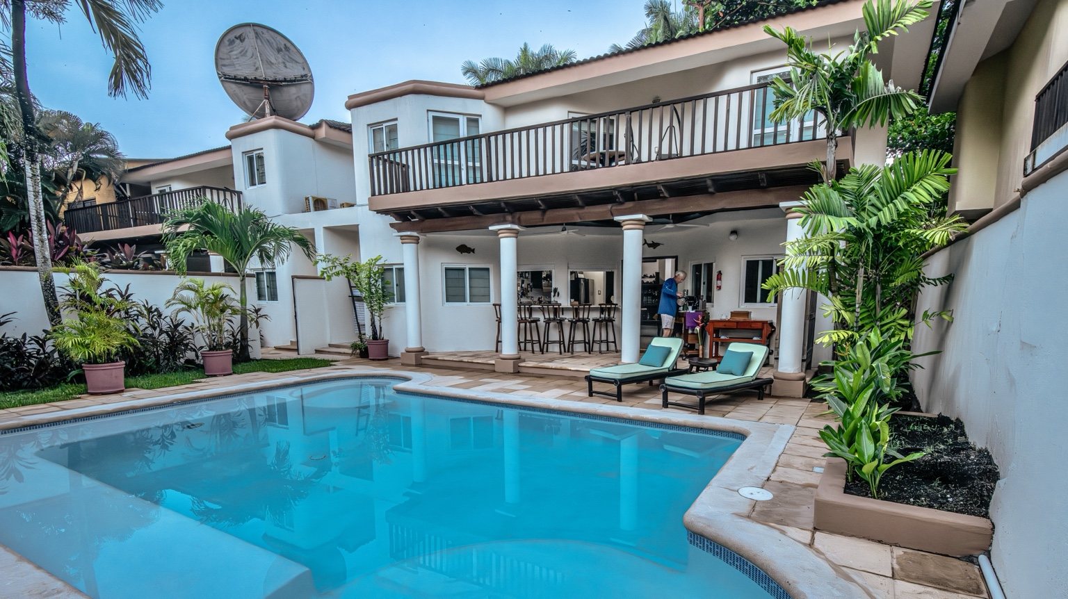 Private pool and accommodation at Billfish Inn